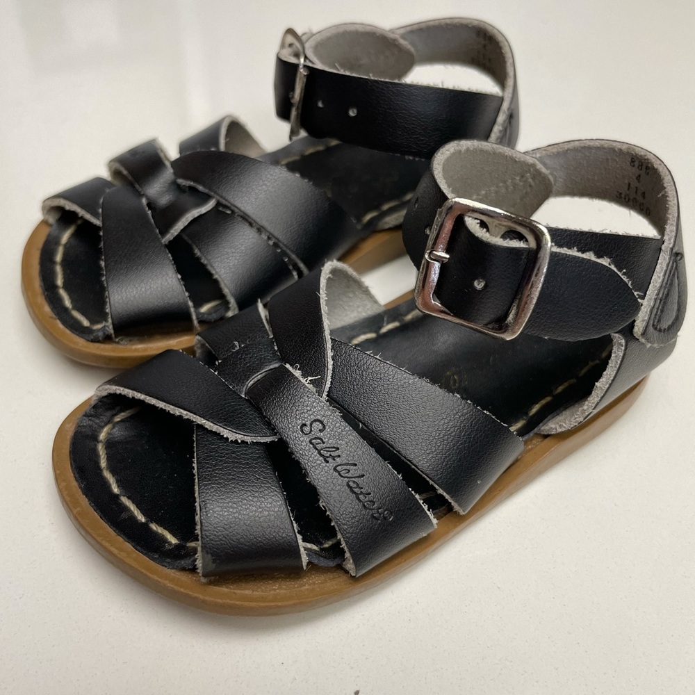 NWOT-Saltwater sandals